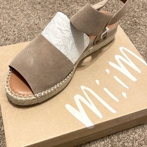 *NEW NWT NEVER WORN* espadrille sandal 10
